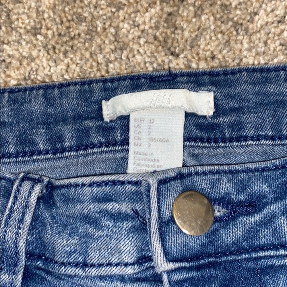 Shorts - Picture 3 of 3